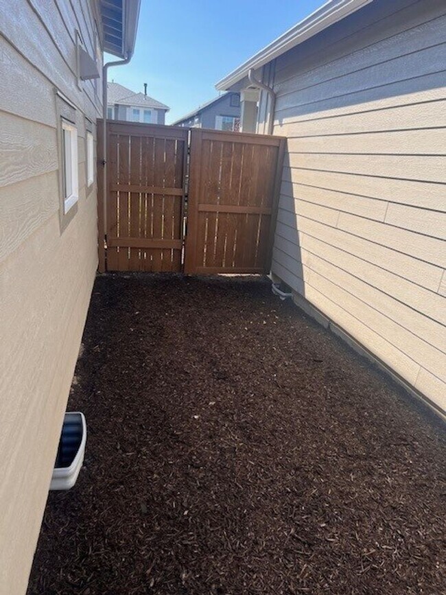 Building Photo - Newer Construction 3 Bedroom + Bonus Room ...