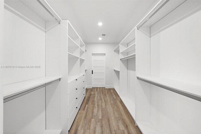 Building Photo - 7520 Hispanola Ave