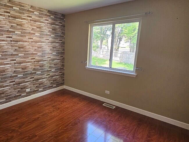 Building Photo - 457 N Colony Dr