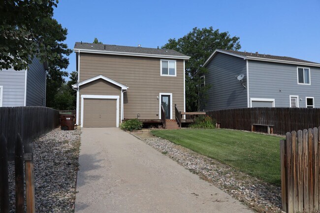 Building Photo - Chic Two-Story Home with Outdoor Area + $2...