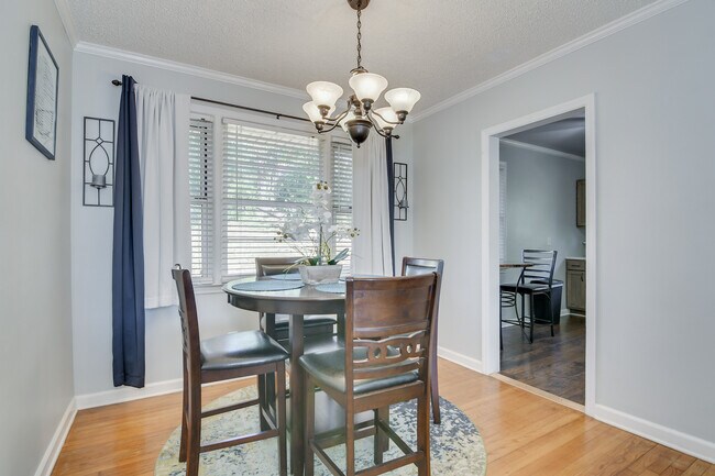 Building Photo - 1127 Magnolia Dr