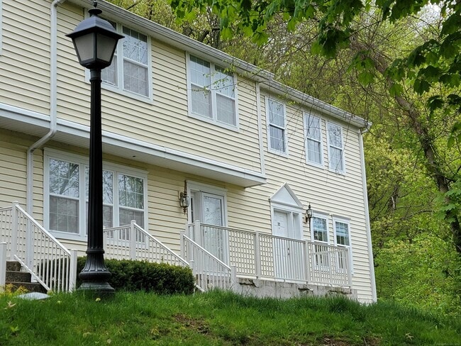 Building Photo - 633 Danbury Rd