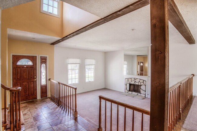 Building Photo - 4546 E Blue Jay Ave