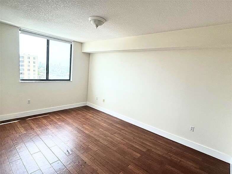 Building Photo - 4242 NW 2nd St