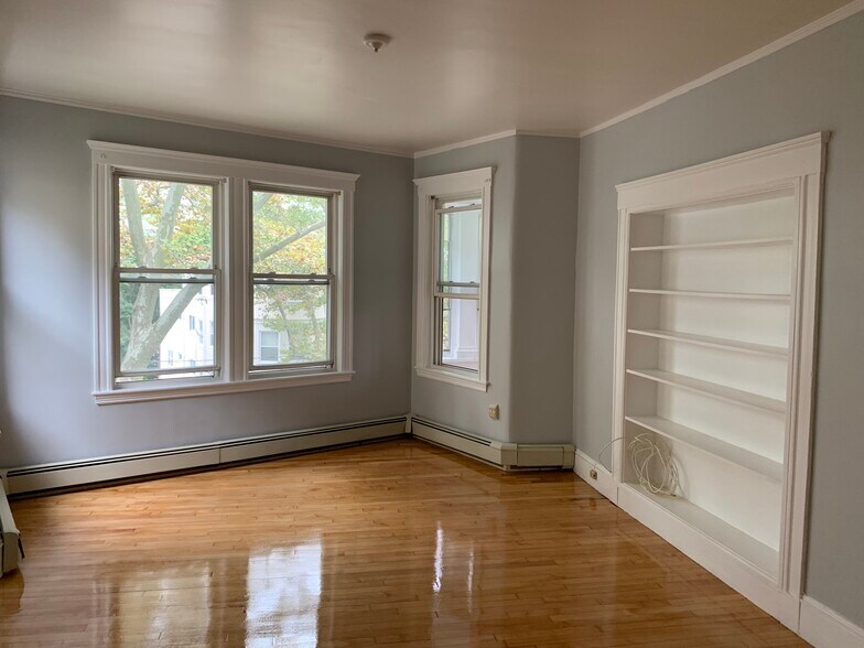 Building Photo - 205 Rawson Rd