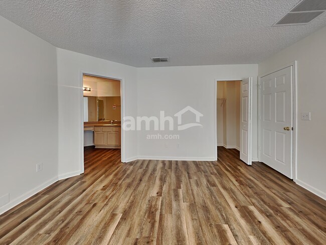 Building Photo - 2661 Fox Creek Dr E