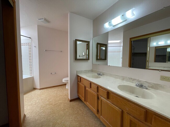 Building Photo - 274 Garver Ln