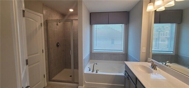 Building Photo - 110 Grand Approach Dr