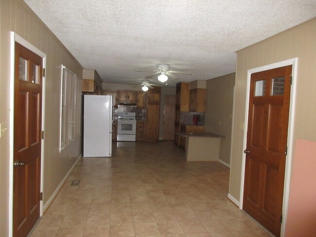 Building Photo - $1,780 - 3 Bedroom 1.5 Bathroom Unfurnishe...