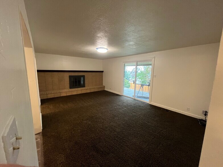 Building Photo - 697 N 1020 E