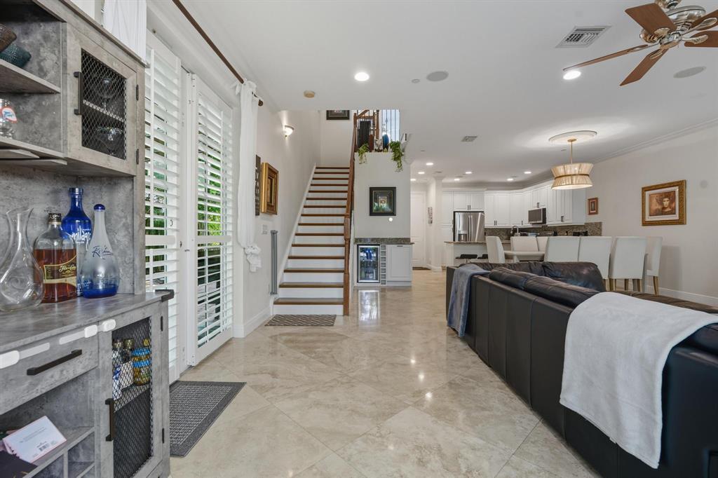 Building Photo - 1709 NE 8th St