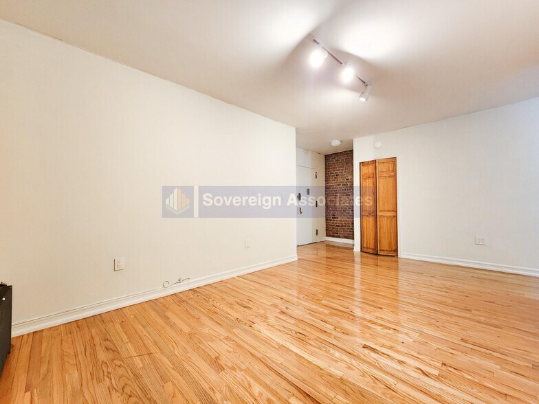 Building Photo - 112 Haven Ave