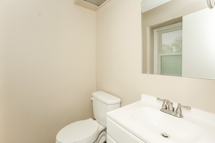 Building Photo - 1808 Forsythia Dr