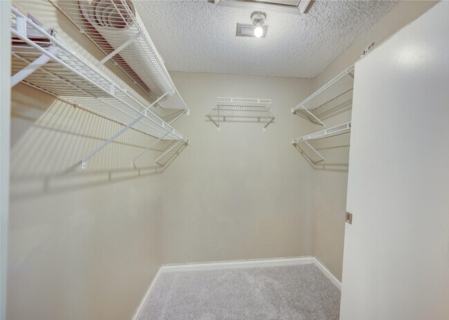 Building Photo - 1135 NW 22nd Ave