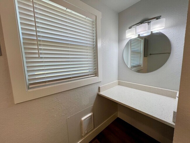Building Photo - Fully Remodeled 4 Bed 3 Bath Home in the C...