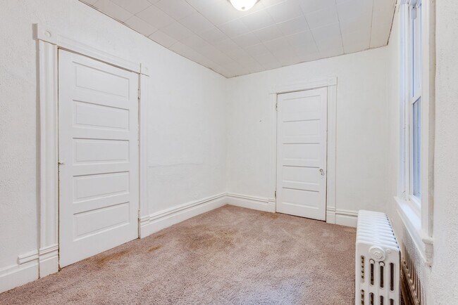 Building Photo - 406 Kingsboro St