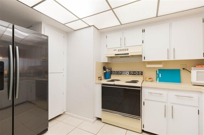 Building Photo - 6357 Bahia Del Mar Blvd S