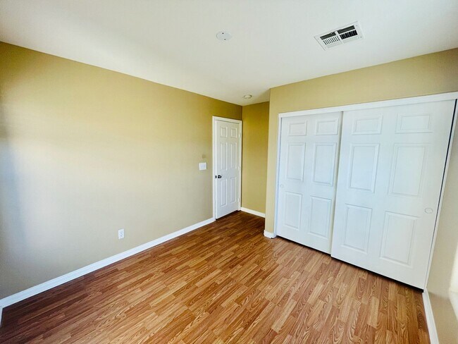 Building Photo - Open Design Plan 3 Bd + Office, 3 bth, New Floors, New paint!
