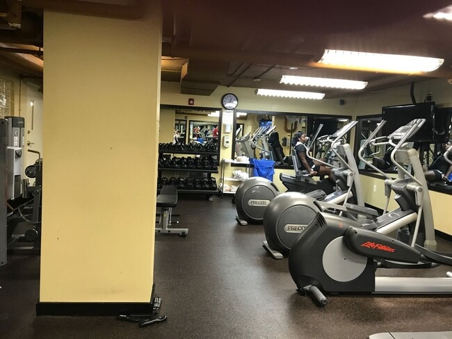 Building Photo - Great Foggy Bottom One Bedroom with Roof Top Pool & Gym includes utilities!