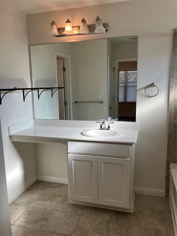 Building Photo - 572 Evening Star