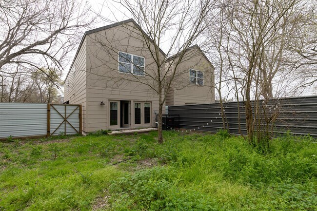 Building Photo - 2202 Wavell St