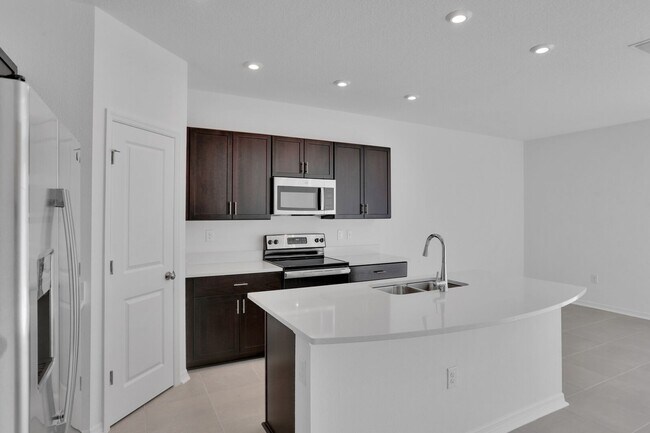 Building Photo - 3/2.5 Townhome in Annie's Walk! 3D Virtual Tour Inside!