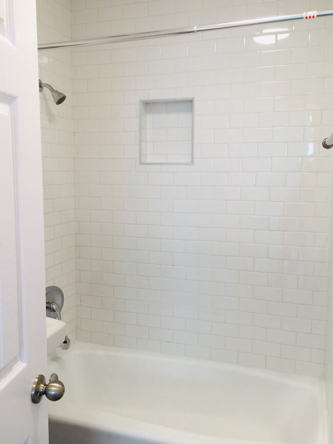 Building Photo - 1145 E 1st St