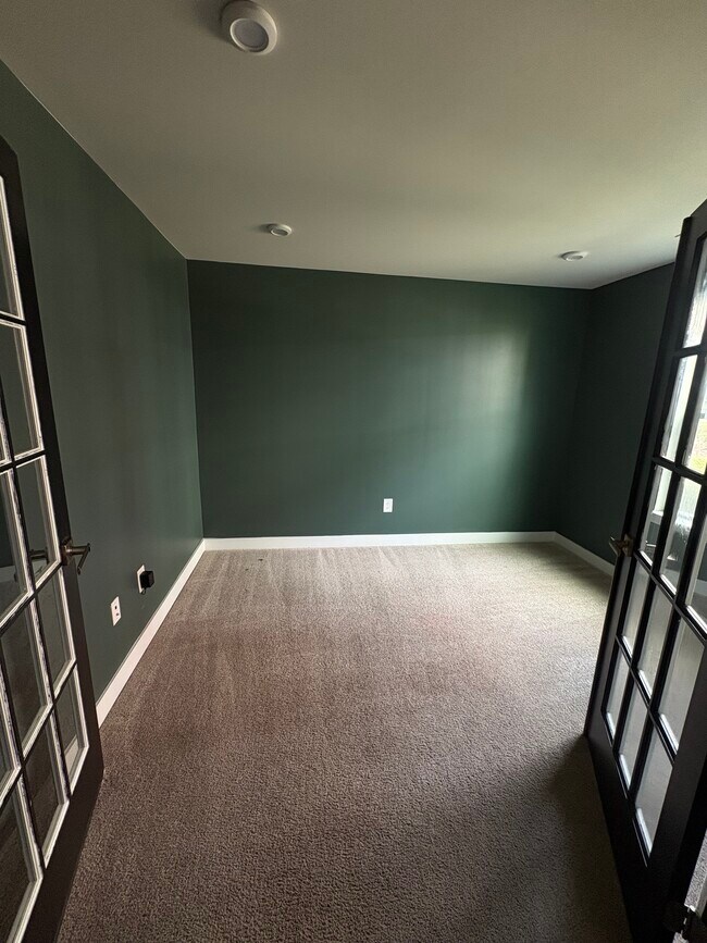 Building Photo - Chesapeake Home