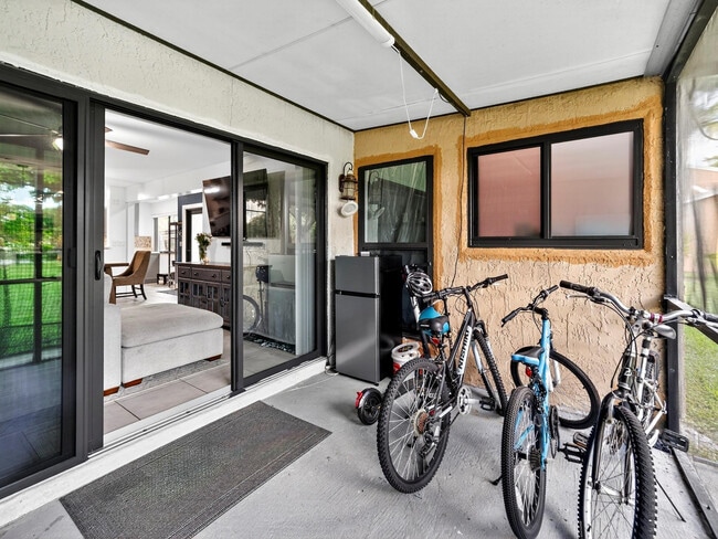 Building Photo - 8009 NW 71st Ct