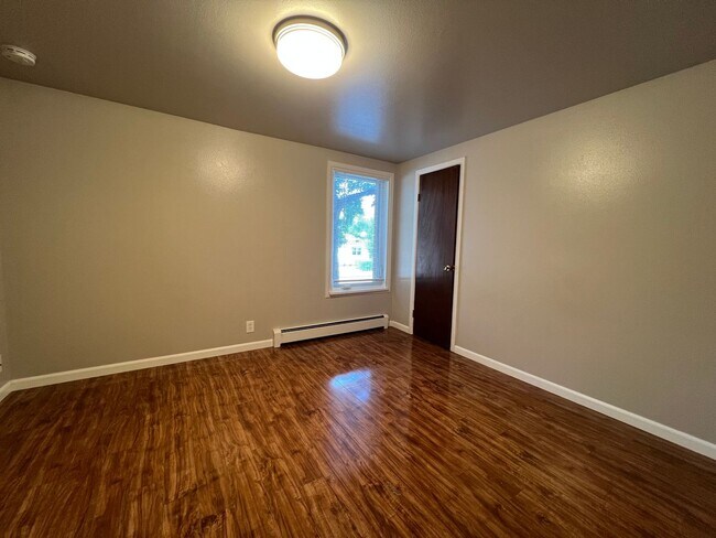 Building Photo - Robertson1001 (KC-JF-NB)