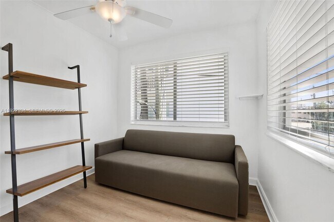 Building Photo - 1601 Bay Rd