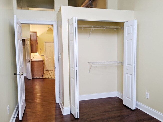 Building Photo - Redmen - Residential