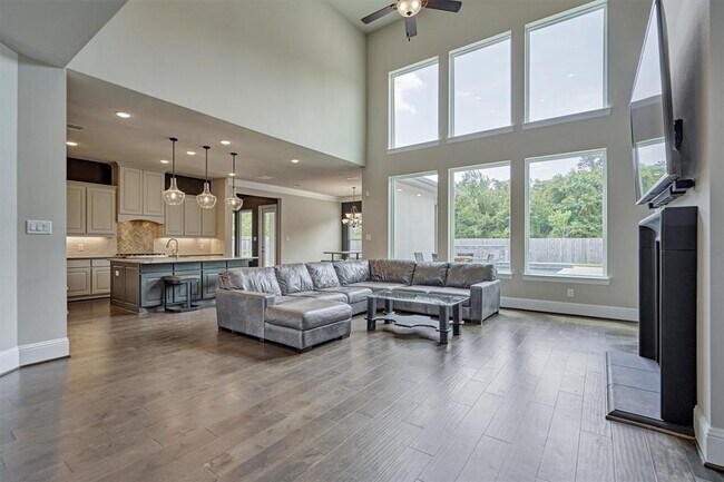 Building Photo - 12907 Mustang River Dr