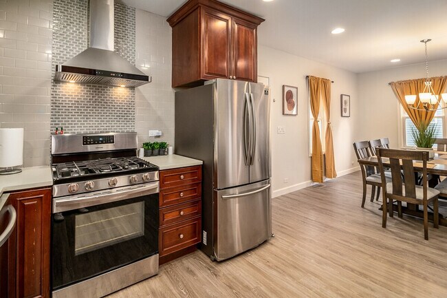 Building Photo - 334 S Wisconsin Ave