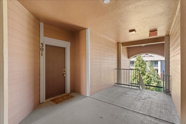 Building Photo - Beautiful 2 Bed 2 Bath Condo in Central Fo...