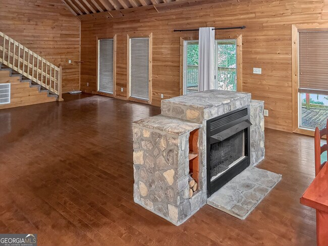 Building Photo - 465 Lakeside Trail