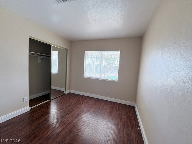 Building Photo - 1613 Crystal Chimes Dr