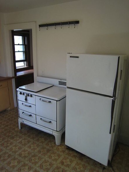 new frost free fridgerator - 945 Spaight St