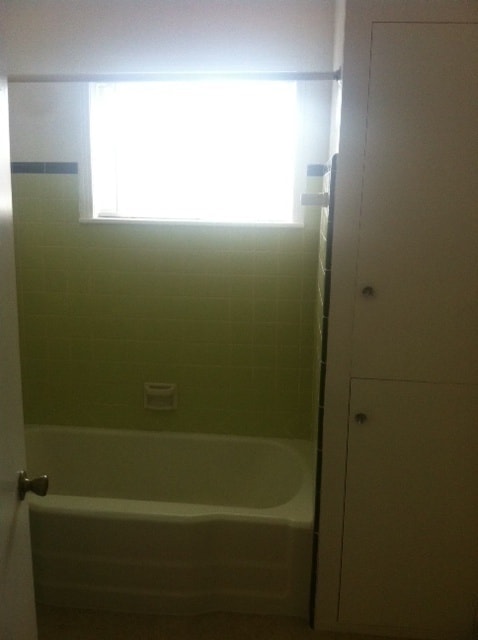 Building Photo - Florence Park South - 2 Bed 1 Bath 1 Garage, Fenced Yard! Large Kitchen!