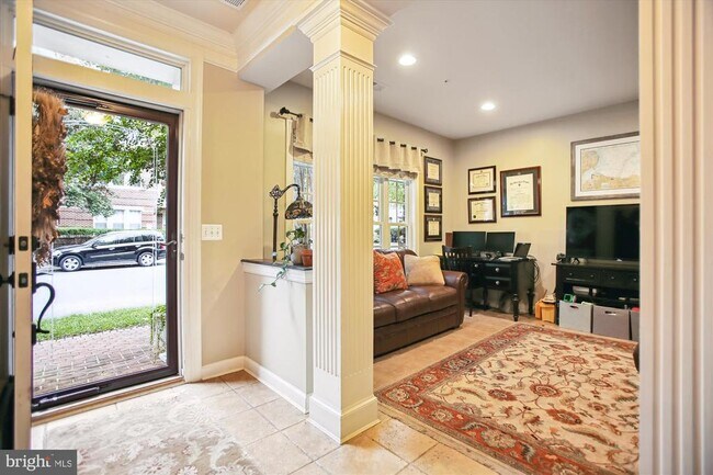 Building Photo - 440 Ferdinand Day Dr