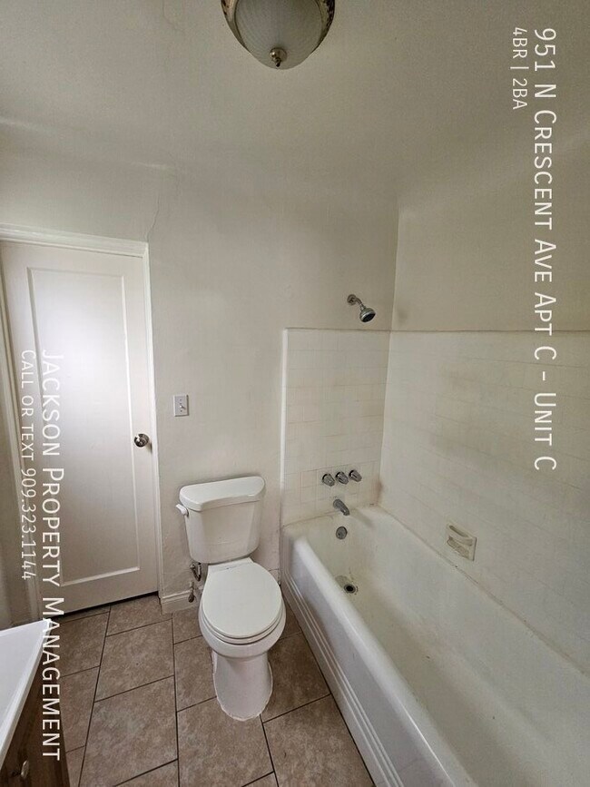 Building Photo - 951 N Crescent Ave