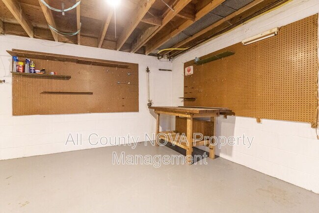 Building Photo - 4126 Lenox Dr
