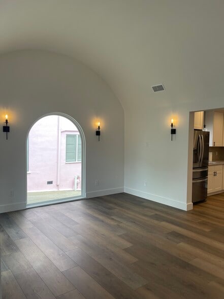 Building Photo - 1536 N Commonwealth Ave