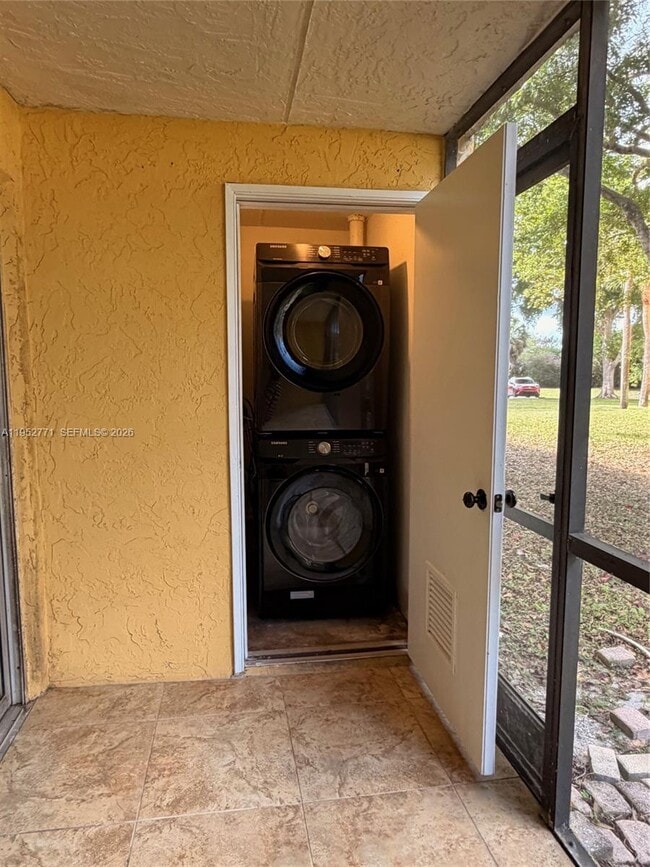 Building Photo - 105 Meadows Cir