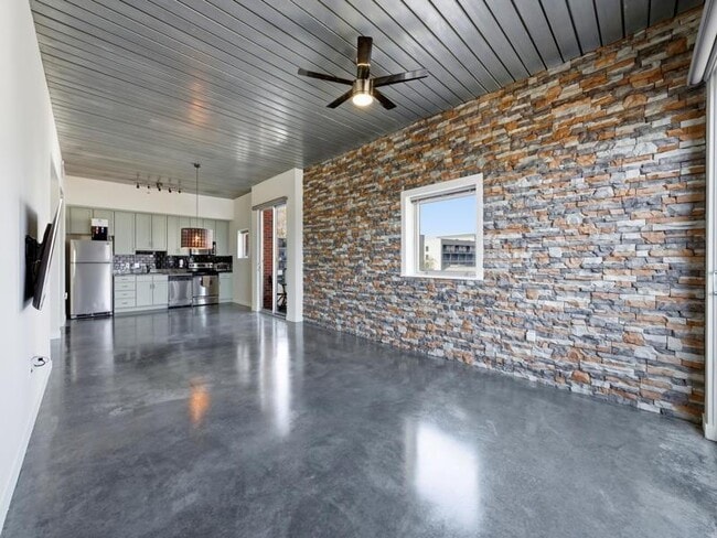 Building Photo - 620 Glen Iris Dr NE
