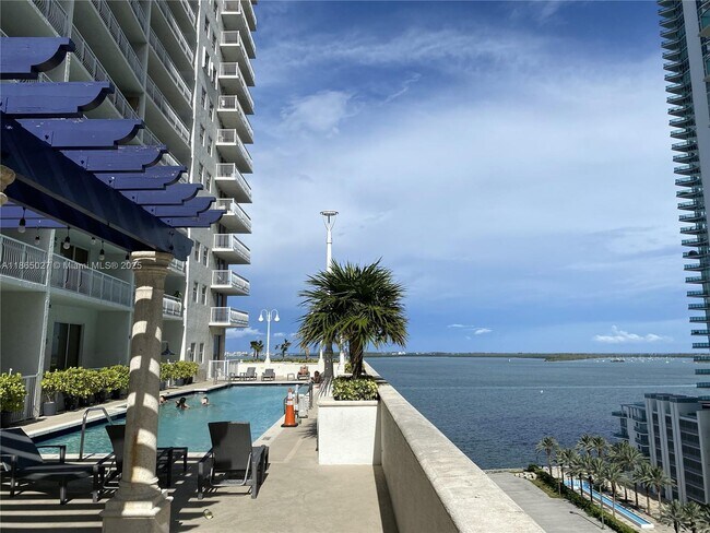 Building Photo - 1200 Brickell Bay Dr