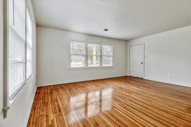 Building Photo - 640 Parsons Dr