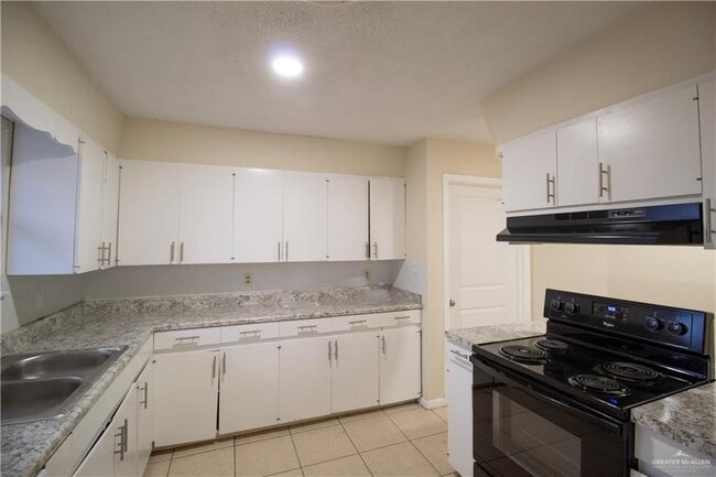 Building Photo - 15 W Cano St