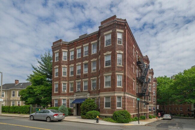 Building Photo - 108 Warren St