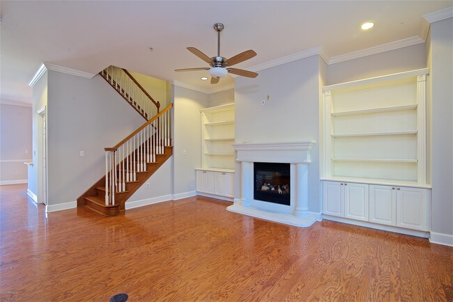 Building Photo - 440 E Bay St